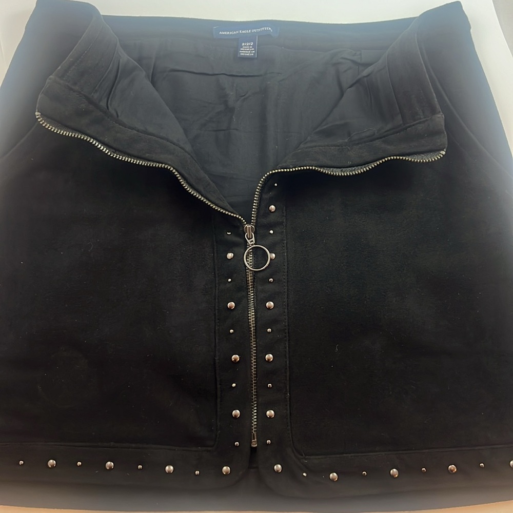 NWT American Eagle AE Black Faux Suede -Studded Full Zip Mini Skirt Size 2 - Picture 2 of 3